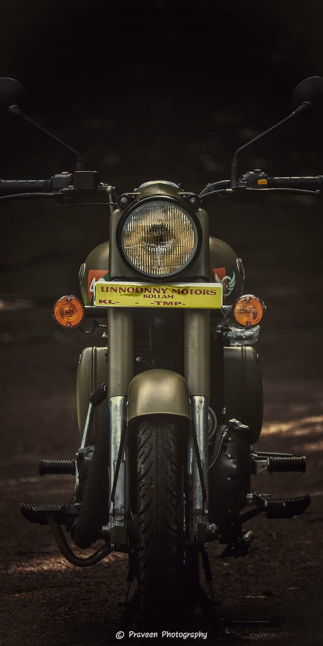 HD-wallpaper-royal-enfield-350x-bullet-signals