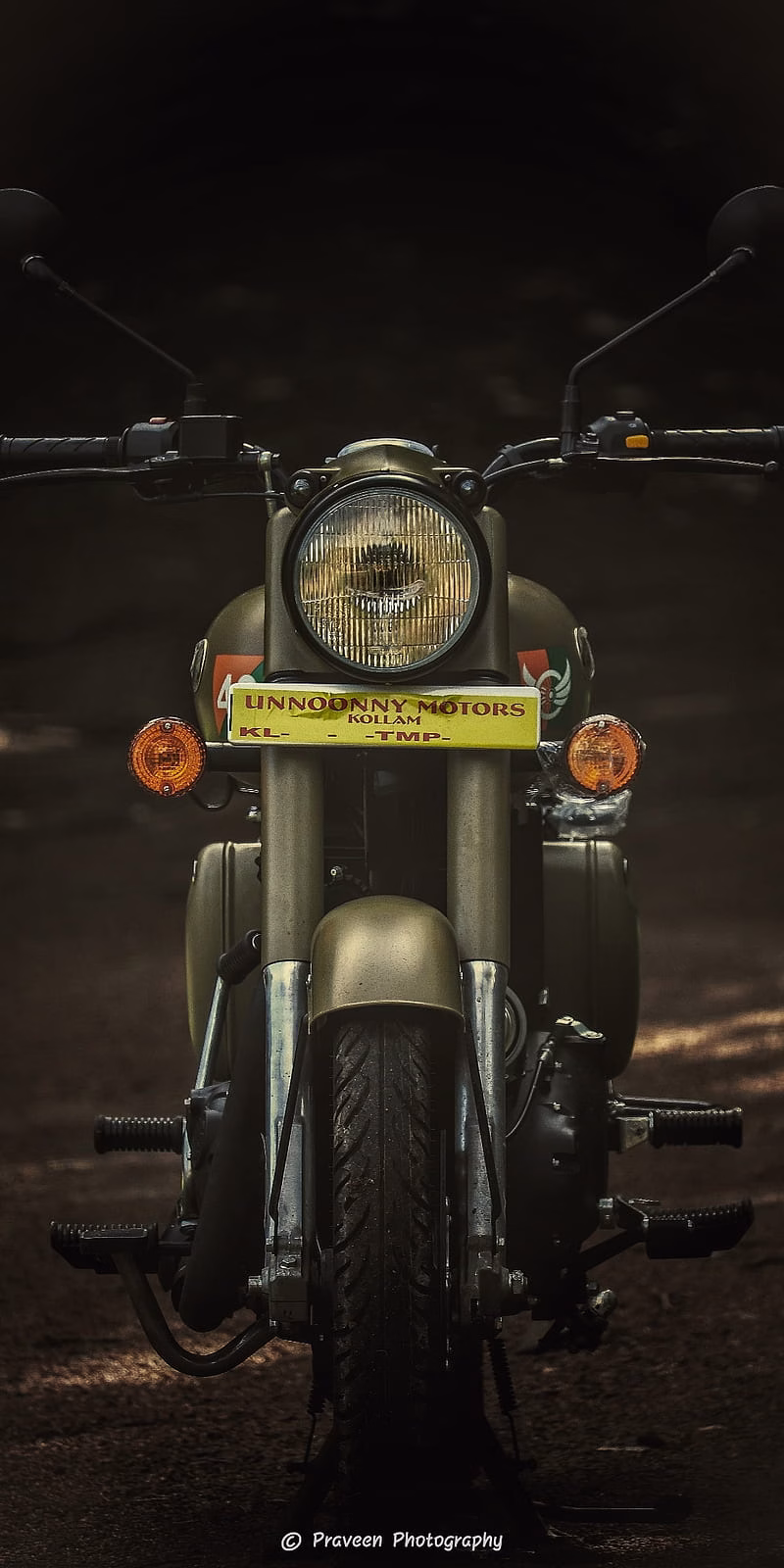 HD-wallpaper-royal-enfield-350x-bullet-signals