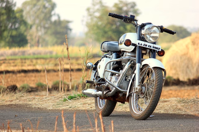 HD-wallpaper-royal-enfield-bike-bullet-classic-350