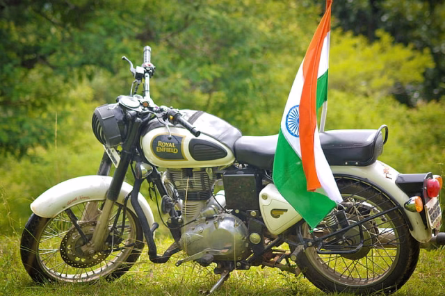 HD-wallpaper-royal-enfield-bike-bullet-hashim-india-nationalflag