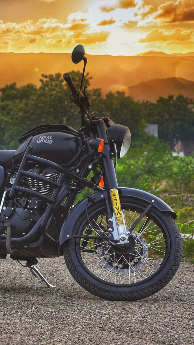 HD-wallpaper-royal-enfield-bike-royal-motorcycle-wheel-old-twilight-emblems-duke-super-school