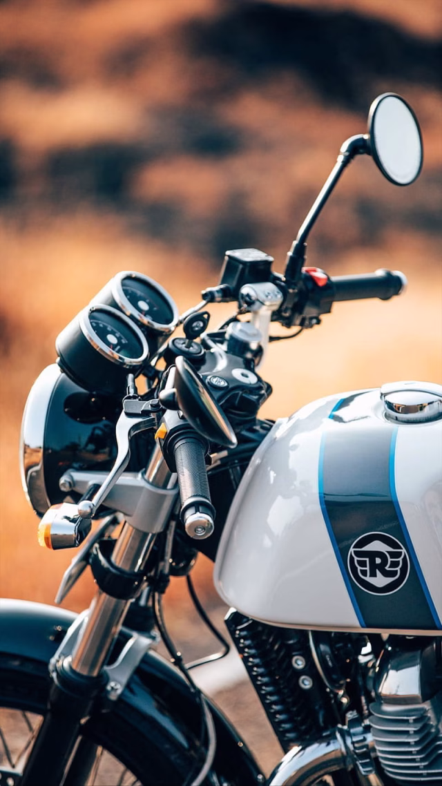 HD-wallpaper-royal-enfield-bikes-blackbird-emblem-fazer-motorcycle-night-royal-enfield