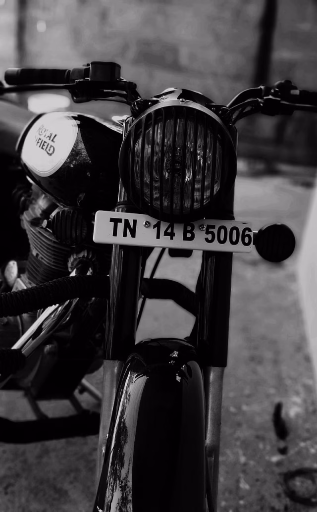 HD-wallpaper-royal-enfield-bikes-bullet-classic-350-modified