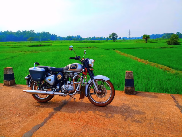 HD-wallpaper-royal-enfield-bullet-bike-biker-rider-royal-enfield-scenary