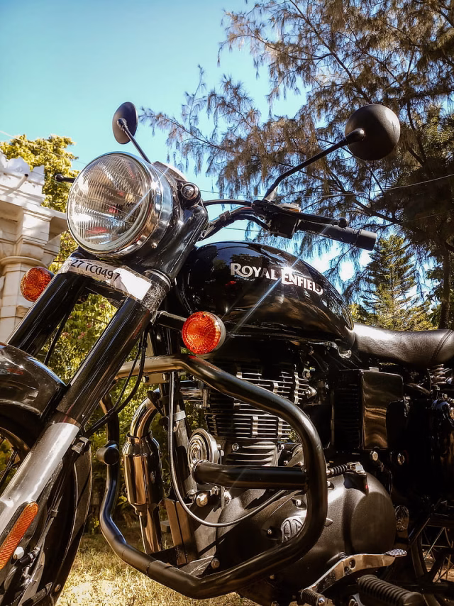 HD-wallpaper-royal-enfield-bullet-classic-350-pure-black