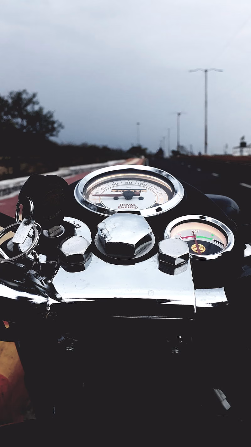 HD-wallpaper-royal-enfield-bullet-driving