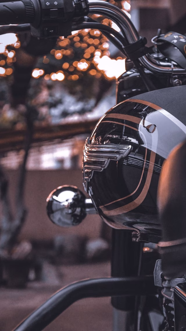HD-wallpaper-royal-enfield-live-petrol-tank-closeup-bike-bullet