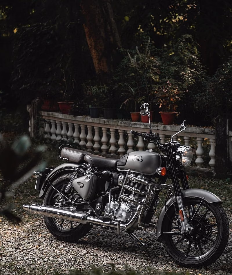 HD-wallpaper-royal-enfield-motorcycle-royal-lovers-bikes-king-racer-royal-bikes-bullet-classic-350-royal-enfield-classic