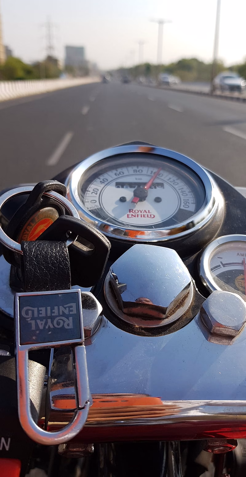HD-wallpaper-royal-enfield-royal-enfield-in-speed-royal-enfield-running
