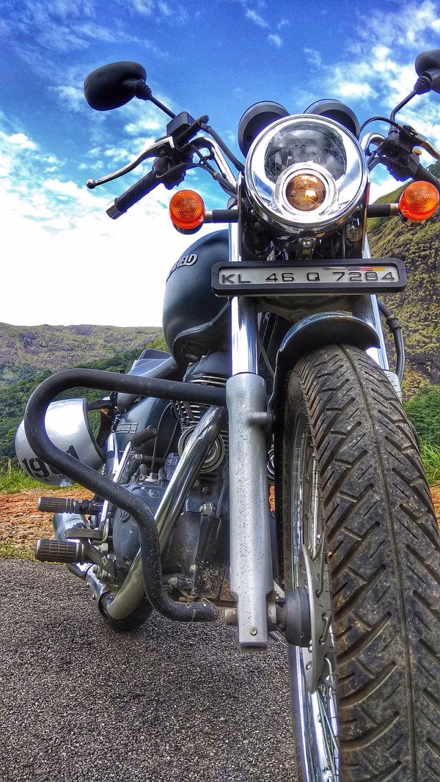 HD-wallpaper-royal-enfield-thunderbird-bike