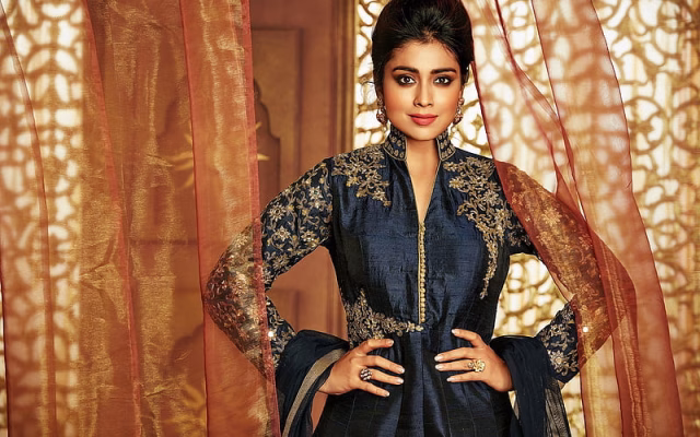 HD-wallpaper-shriya-saran-bollywood-indian-actress-indian-jewelry-portrait-hoot