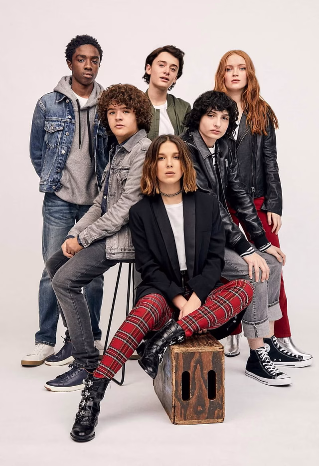 HD-wallpaper-stranger-things-bobby-brown-millie-strangerthinghs