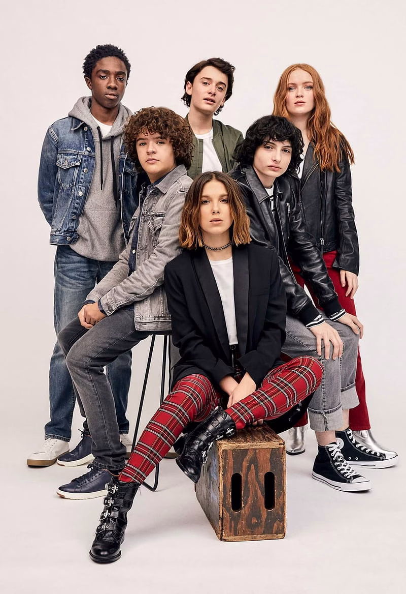 HD-wallpaper-stranger-things-bobby-brown-millie-strangerthinghs