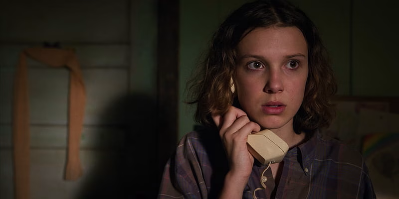 HD-wallpaper-tv-show-stranger-things-millie-bobby-brown-eleven-stranger-4