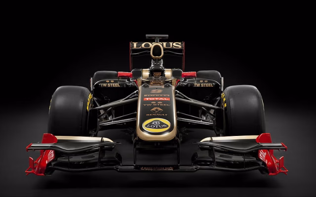 HD-wallpaper-vehicles-lotus-renault-r31-car-formula-1-lotus