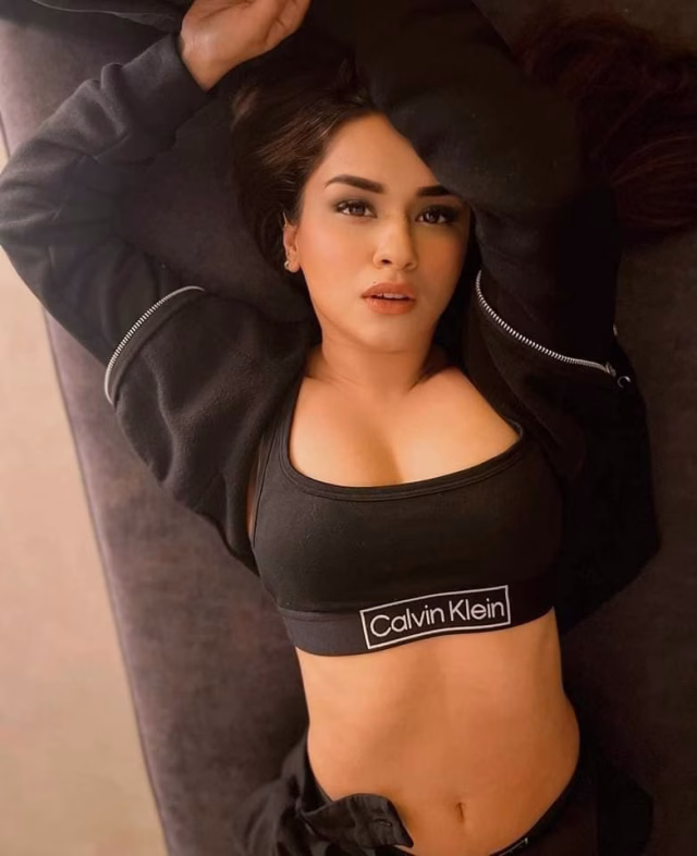 avneet-kaur_169639517720