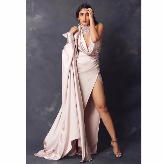 mrunal-thakur-3