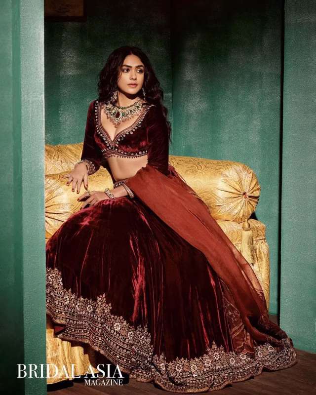mrunal-thakur-4-12