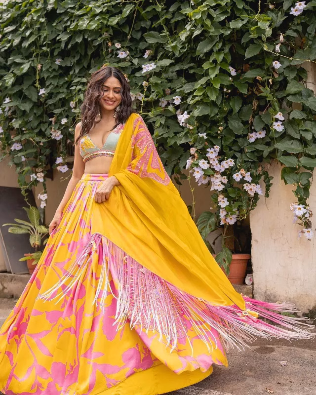 mrunal-thakur-4-4-1