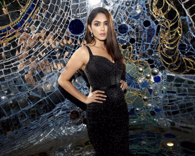 mrunal-thakur-6-2-1