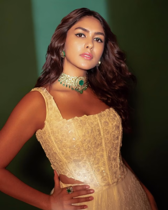 mrunal-thakur-6-9-jpg-1