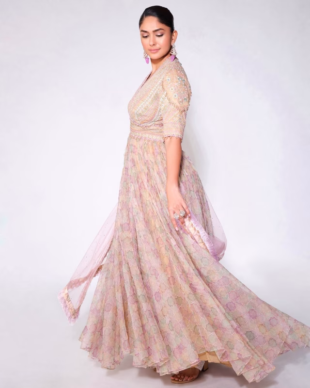 mrunal-thakur-9-6