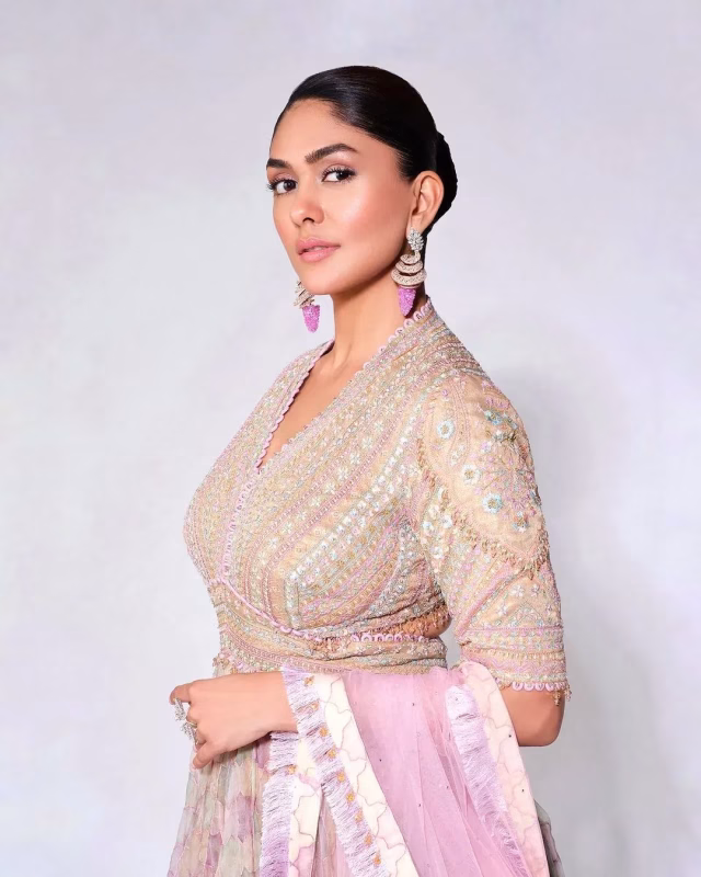 mrunal-thakur-9-7