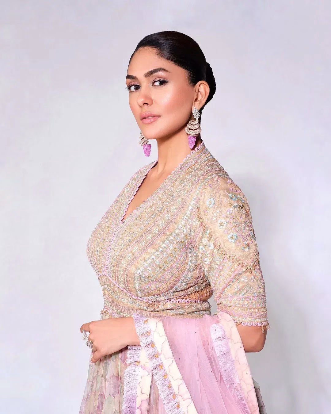 mrunal-thakur-9-7